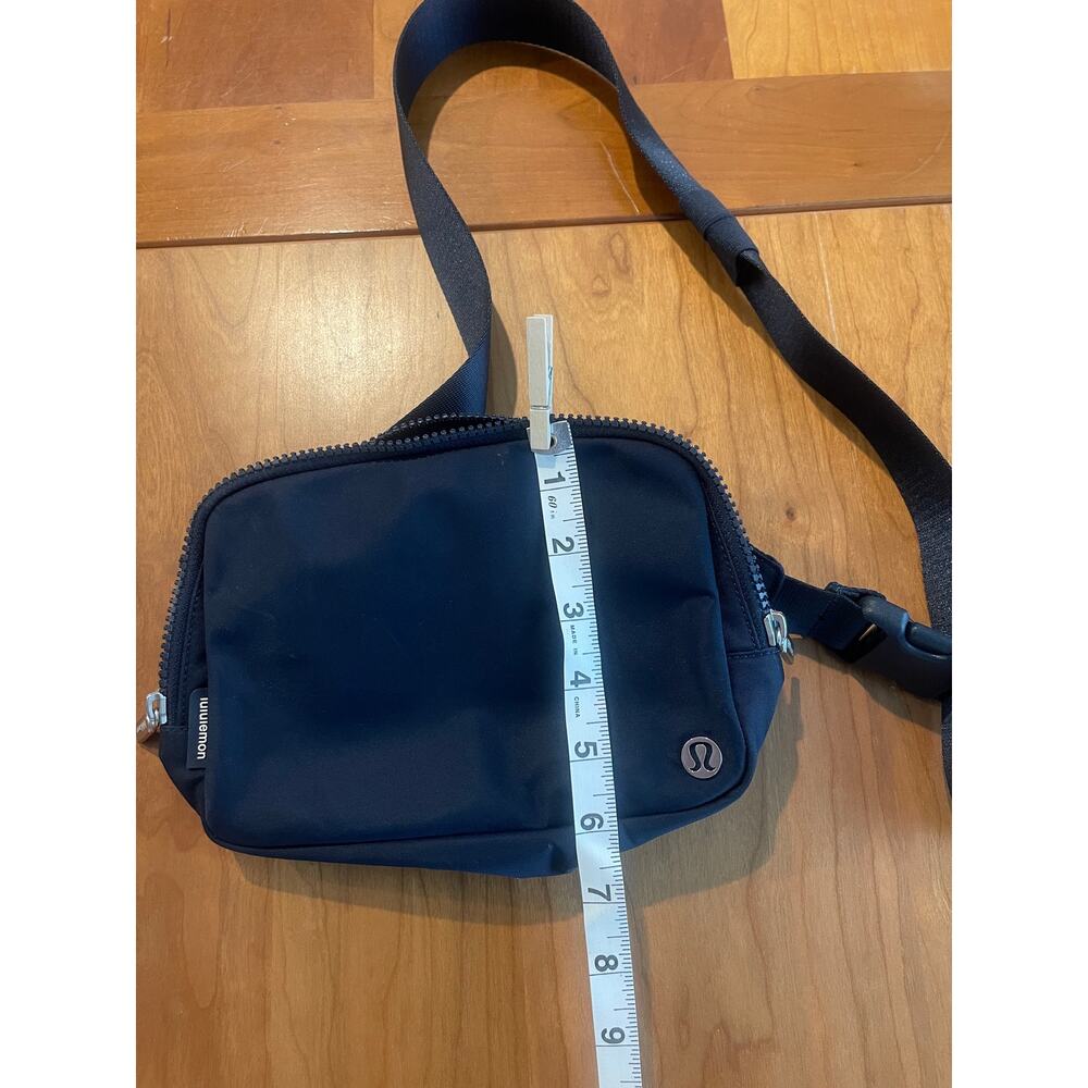 Lululemon Everywhere Belt Bag 1L Navy Blue Crossbody Waist Fanny Pack Unisex - Picture 6 of 7